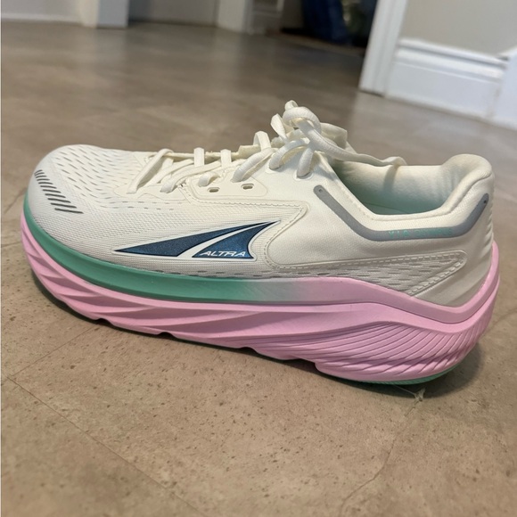 NEW Altra Via Olympus - Picture 2 of 3